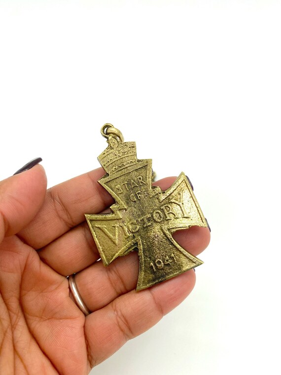 Handmade brass replica of the star of victory med… - image 5