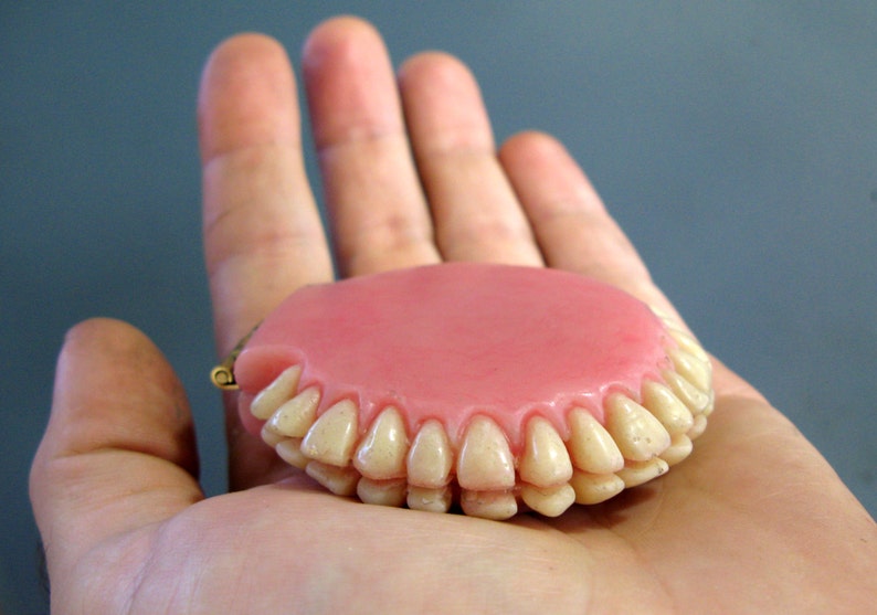 Denture Compact image 1