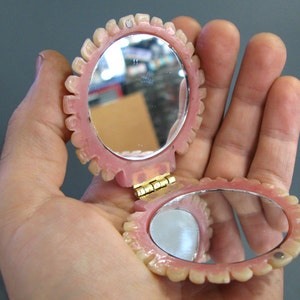 Denture Compact image 2