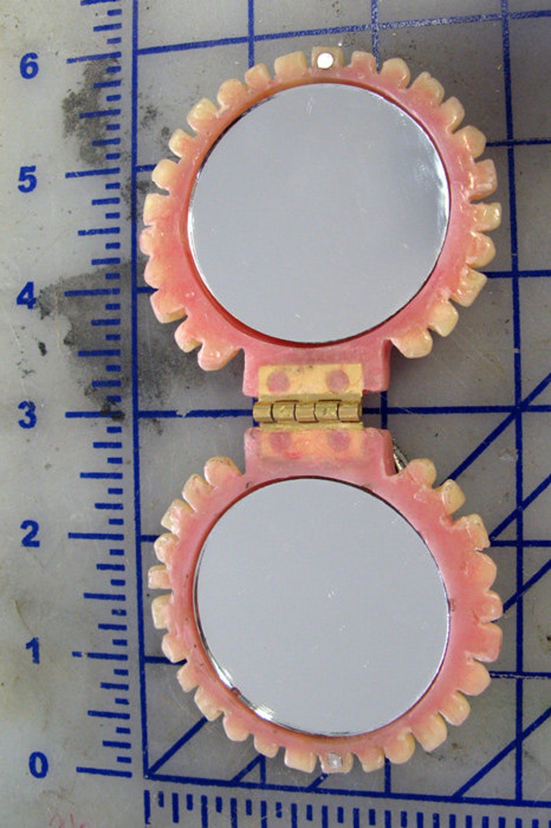 Denture Compact image 5