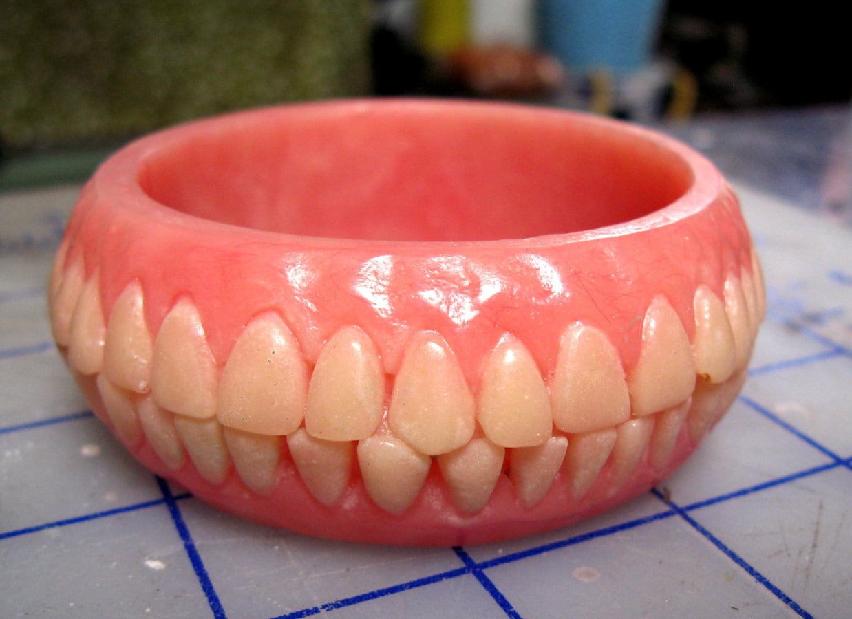 Bracelet hotsell in teeth