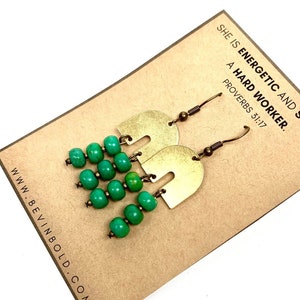 green earrings / green dangle earrings / brass earrings / statement earrings / bead earrings / spring summer earrings / green and gold