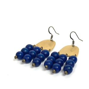 blue bead earrings / blue earrings / blue dangle earrings / dark blue earrings / boho earrings / brass and blue earrings