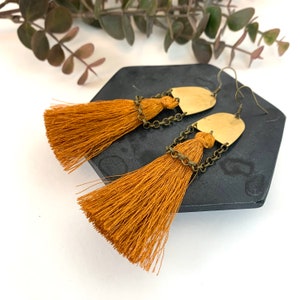 rust earrings / burnt orange earrings / fall earrings / mustard tassel earrings / saffron earrings / marigold earrings / brass earrings