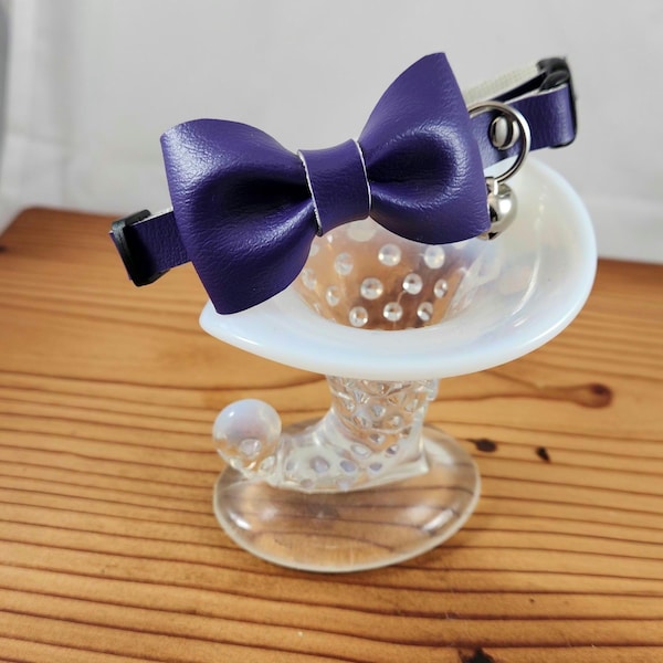 Reclaimed Vegan Leather Bow Cat Collar with Bell Breakaway