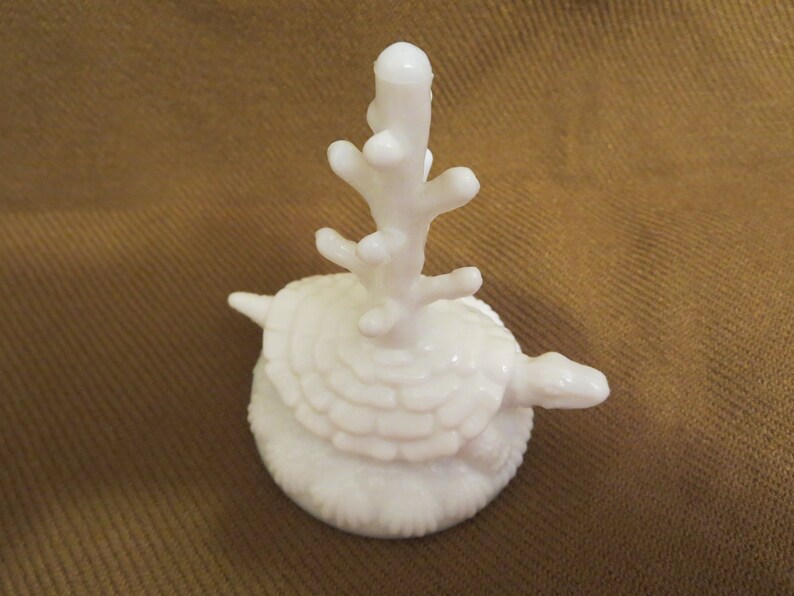 Vintage Pressed Milkglass Sculpture Vintage Milkglass Turtle Ringholder Milkglass Turtle Figurine Vintage Turtle Figurine Vintage Ringtree