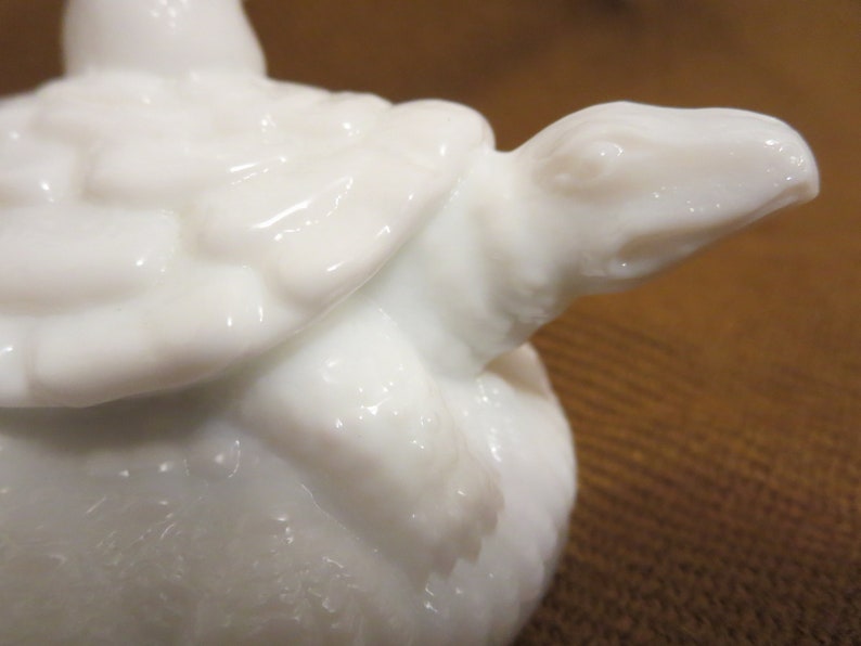 Vintage Pressed Milkglass Sculpture Vintage Milkglass Turtle Ringholder Milkglass Turtle Figurine Vintage Turtle Figurine Vintage Ringtree