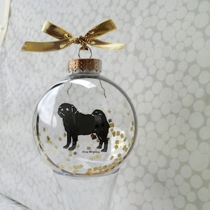 Adorno de Pug: Silueta de mascota personalizada, globo dorado brillante