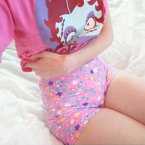 Menhera Fashion Pill Shorts, Pink Knit Shorts Featuring Rainbow Pills and Stars, Yami Kawaii Fashion Clothing, XS-3XL