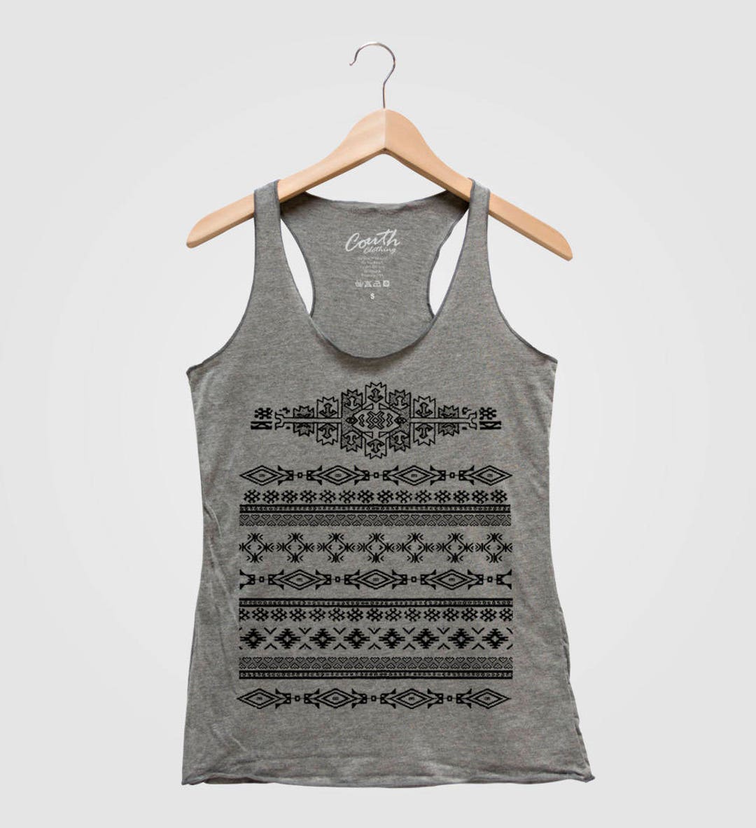 トライバルプリント レーサーバック タンクトップ：ソフトなトライ