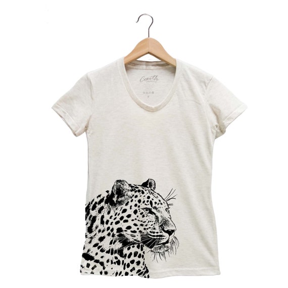 Camisa negra con leopardos sale