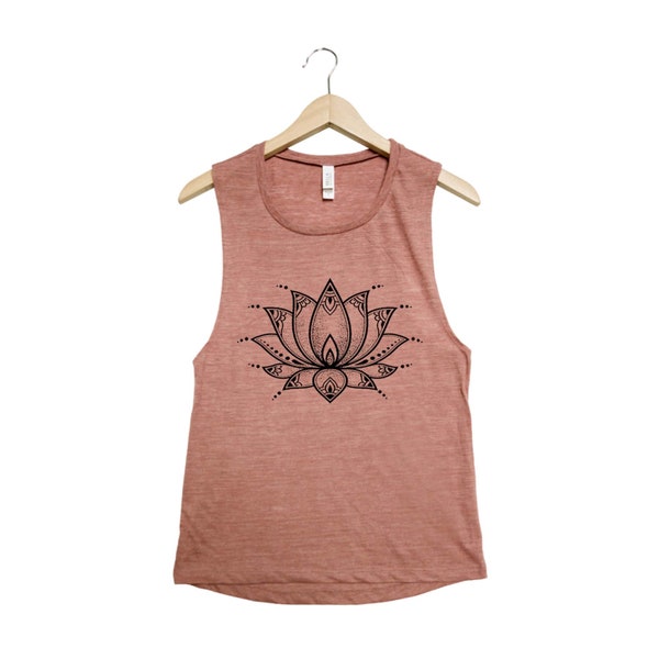 Tanque de flor de loto - Camiseta muscular - Tanque de yoga - Serigrafía - Camisa de verano - Camisa vacay - Regalo para mujeres - Camiseta sin mangas para mujer - Camisa de yoga