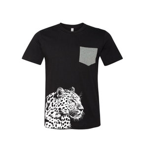 Leopard Tshirt, Herren T-shirt, Unisex T-shirt, Siebdruck, Rundhalsausschnitt, 100% Baumwolle, Animal Shirt, Tasche Tshirt, Kurzarm, Nature Shirt