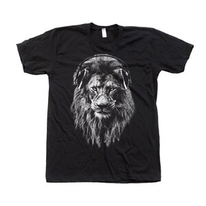 READY TO SHIP, Size Small, Lion T-shirt, Men&#39;s T-shirt, Animal Print Graphic Tee, Screen Print, Crew Neck, Short Sleeve T-shirt