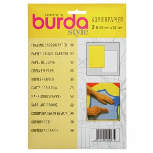 Puede incluir: Paquete de papel de calco Burda Style amarillo y blanco. El paquete incluye dos hojas, cada una de 83 cm por 57 cm. El paquete tiene texto en varios idiomas.