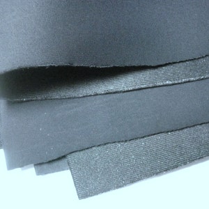 Soutien-gorge en mousse découpée et cousue. Tissu de rembourrage. Tissu de rembourrage noir de 2 à 3 mm d'épaisseur image 2