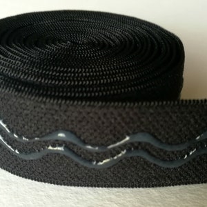 Fabrication de soutien-gorge / costume. Elastique avec envers en silicone. 19 mm ou 3/4 po. de large. Couleur noire