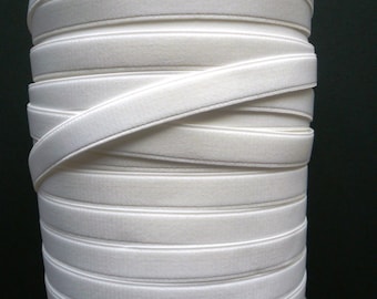 Fabrication de soutien-gorge/sangle élastique. Brillance satinée. Dos en peluche. Couleur blanche. Différentes tailles