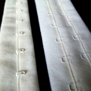 Durchgehendes Haken- und Ösenband. 2 Reihen Augen .Ivory Farbe. Wolle. 44mm | 4 cm