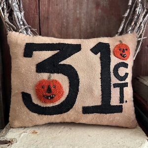 Pillow Tuck ~ Shelf Sitter ~ Primitive ~ Folk Art ~ Oct. 31 ~ JOL ~ Halloween ~ Pumpkin