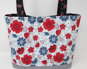 Röd Vit Blå Blommig Axelväska Handväska Tote Handgjord USA Quilted Sommar Lätt Patriotisk Cottagecore Amerikansk 4 juli
