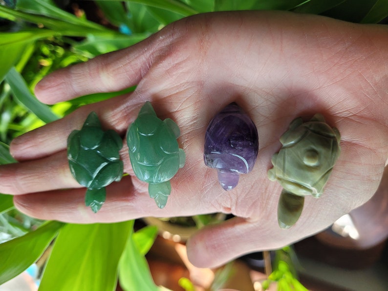 Tiny Jade Turtle Crystal, Green Serpentine Turtle Carving, Crystal Healing Turtle Gift, Small Green Turtle Stone, Tortuga Stone image 2