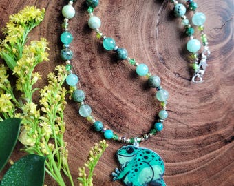 Frog Necklace, Green and Gold Beaded Gemstone Frog Jewelry, funky frog Pendant neckalce Gift, Frog Lover necklace, Frog accessories