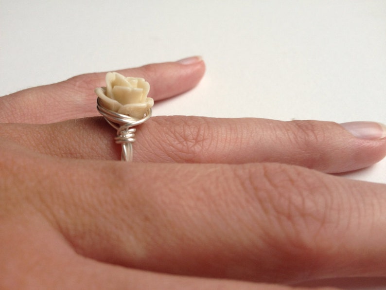 White Rose Ring, Ivory Flower Ring, Rose Jewelry, Rose Ring, White Rose Jewelry, Bridesmaid Ring, Bridal party jewelry, Bridesmaid Gift image 4