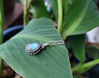 Small Labradorite Crystal Necklace, Labradorite Jewelry, Labradorite Gift, Labradorite Pendant, Healing Stone Necklace, Blue Crystal Jewelry