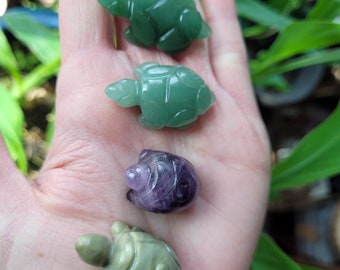 Tiny Jade Turtle Crystal, Green Serpentine Turtle Carving, Crystal Healing Turtle Gift, Small Green Turtle Stone, Tortuga Stone
