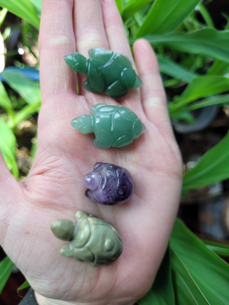 Tiny Jade Turtle Crystal, Green Serpentine Turtle Carving, Crystal Healing Turtle Gift, Small Green Turtle Stone, Tortuga Stone image 1