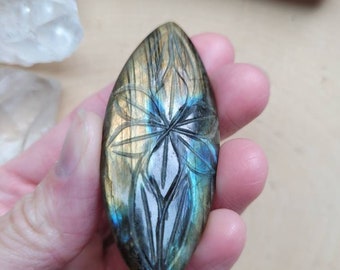 Rainbow Labradorite Flower Crystal, Carved Labradorite Palm Stone, Flash Rainbow Labradorite Crystal, Labradorite  Healing Stone Gift