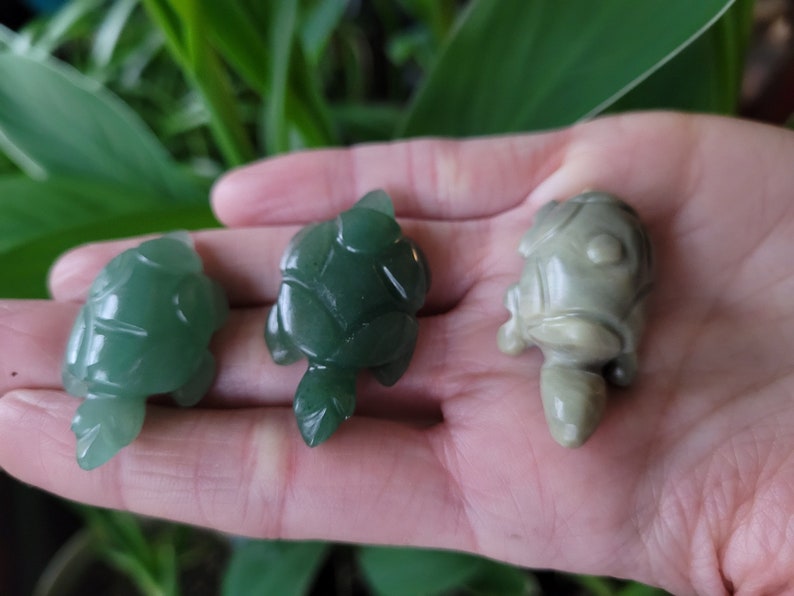 Tiny Jade Turtle Crystal, Green Serpentine Turtle Carving, Crystal Healing Turtle Gift, Small Green Turtle Stone, Tortuga Stone image 4