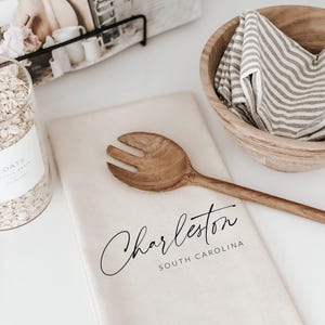 Toalla de cocina personalizada con escritura urbana: regalo de inauguración de la casa, recuerdo de boda, decoración de cocina, regalo de aniversario, diseño caligráfico
