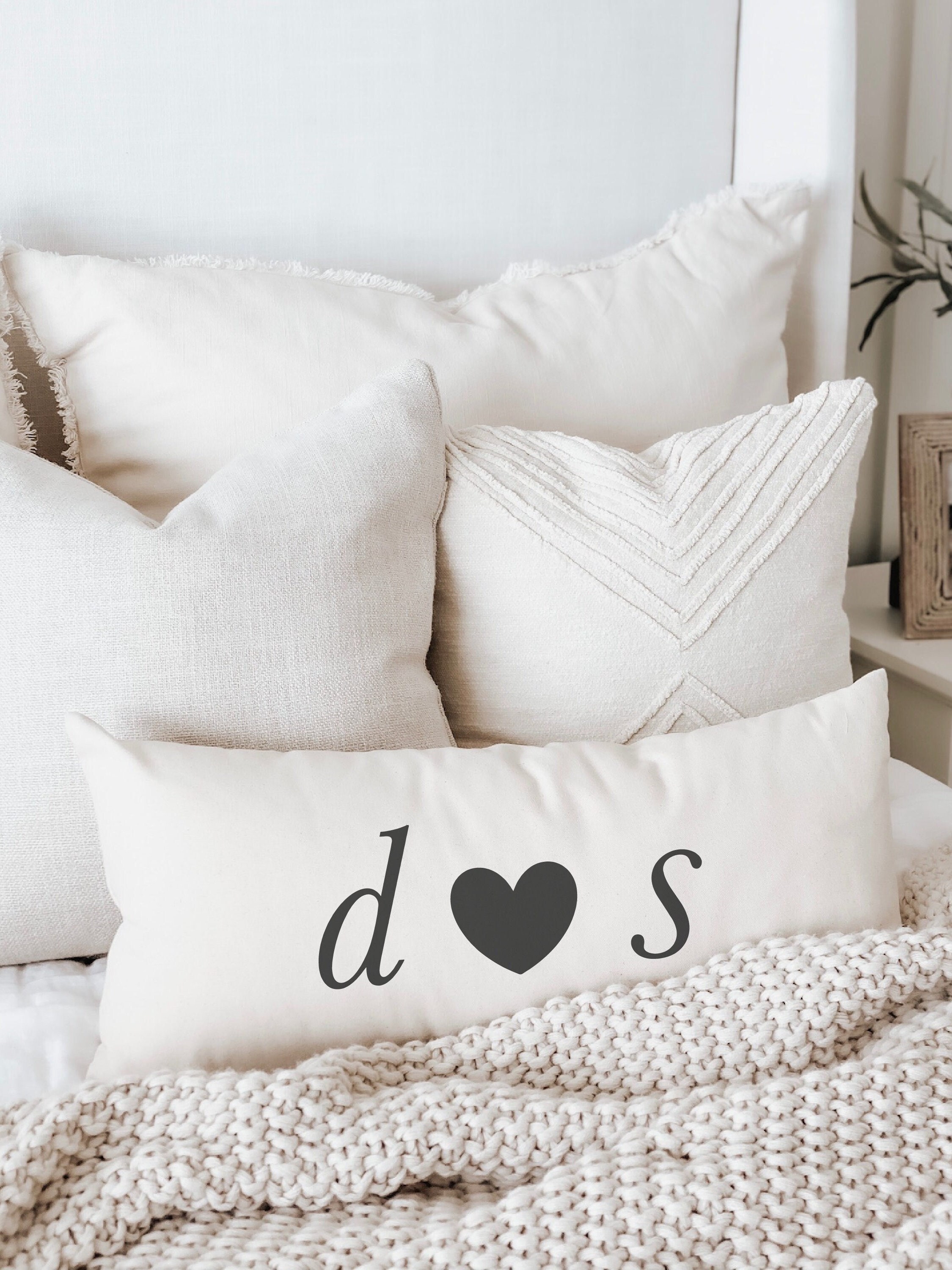 Oreiller Lombaire - Deux Initiales Personnalisées Anniversaire, Décoration Intérieure, Cadeau de Mar