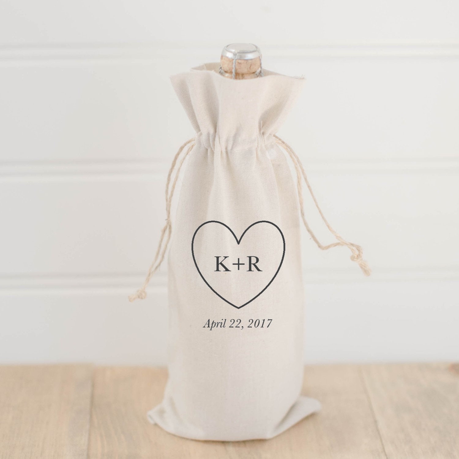 Sac à Vin - Cœur Personnalisé, Initiales et Date Faveur de Mariage, Cadeau Bienvenue, Bureau, Événem