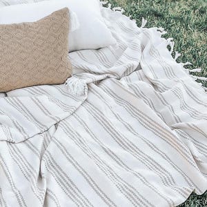 Oversized Picnic Blanket | Outdoor Picnic Essential, Neutral Home Decor, Housewarming Gift afbeelding 2