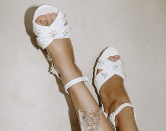 Pearl Ivory Bridal Shoes, Pearl Flower wedding shoes, Flower Sandals, Low Heel Bridal Shoes, Soft Leather Bridal Shoes, Unique Heels