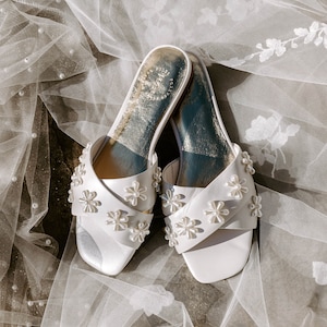 Wedding flat sandals, flat bridal shoes, pearl wedding flats, flower pearl slides, ivory slides, ivory wedding flats, sandals. FINAL SALE