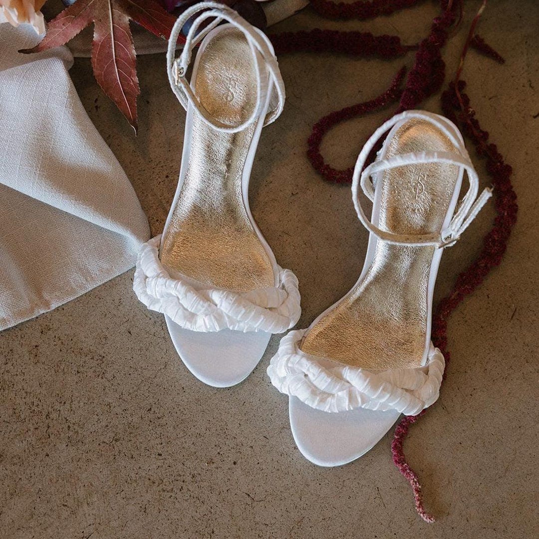 Women's Wedding Shoes White Point Toe Low Heel Buckle Bridal Shoes with Pearl & Bowknot