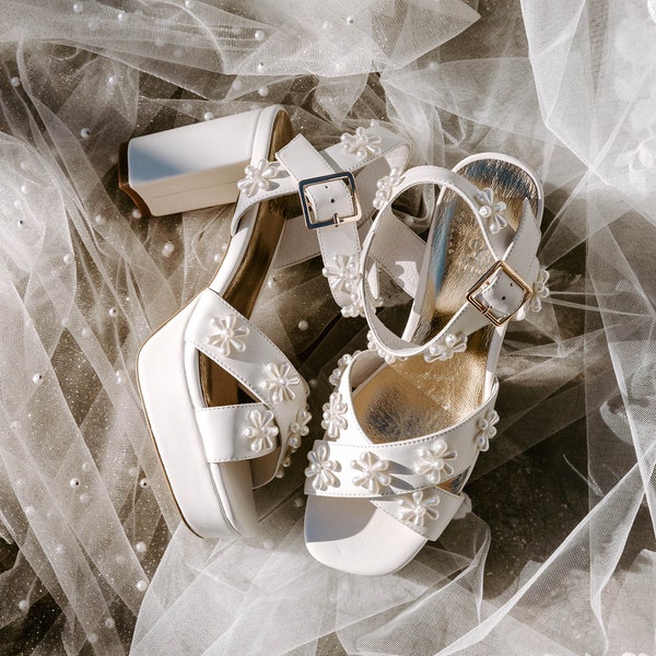 Perlenblumen-Platform, Elfenbein-Plateau-Heels, Hochzeitsschuhe, Perle Blume Heels, Elfenbein-Plateau-Sandalen für Hochzeitstag für Braut.
