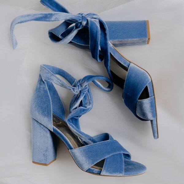 Chaussures de mariée en velours bleu, talons hauts de mariage avec lacets à nouer pour les mariées, chaussures de mariage quelque chose de bleu, talons bleus, chaussures bleues