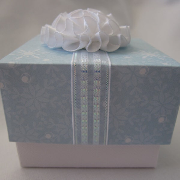 Hochzeit gefallen - Geschenk Box - handgemacht - Papier - hellblau und wei&szlig; - Schneeflocken - Winter Hochzeit zugunsten