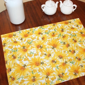 Reversible Bee & Floral Placemats - Set of 2 - Yellow Daisy Cotton