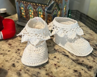 Victoria II- hand crochet baby booties, hand made item, baby crochet booties, thread crochet booties, white baby booties, hand crochet baby