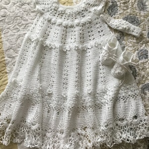 Ewa Doopjurk Haakpatroon, Jurk, Hoofdband en Babyschoentjes Set (PDF Download)