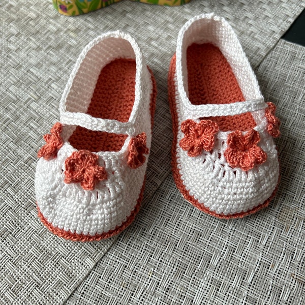 hand crochet Josie bootie, toddler hand made summer booties, thread crochet shoes, baby crochet hand made, toddler white and rust booties