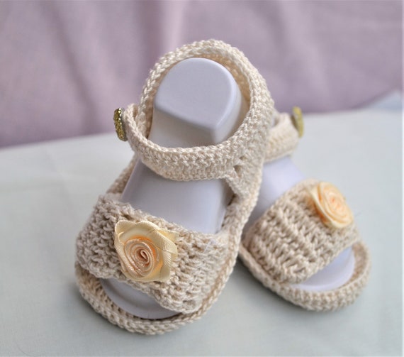 crochet baby shoes made by hand