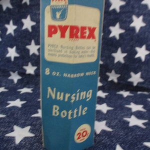 Estate Sale Find  !! Vintage PYREX NURSING BOTTLE  Nice Condition Original Box Some Signs of Age and Use Bottle in Good Condition