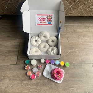 Donut Painting Kit/Paint Your Own Box of Donuts Gift Box/Kid’s Donut Painting Activity/Kids Party Craft/Ceramic Donut Paint Gift Box/Donuts